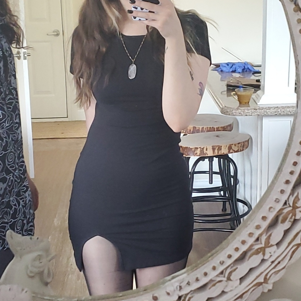 ✨️2FOR10✨️ Black tshirt dress with slit
